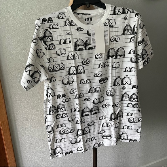 NEW KAWS x UNIQLO 2016 sz L White AOP Tee XX Eye Balls Short Sleeve Tshirt - Picture 1 of 6